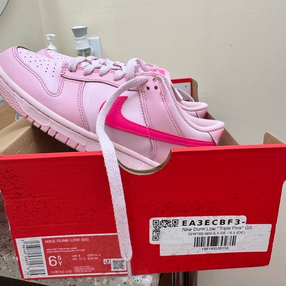 Nike Dunk Low Triple Pink Sneakers - Picture 4 of 7